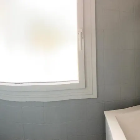 La Petite Maison-les Logis D'agaliaure Сasa de vacaciones *