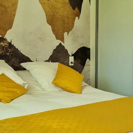 Сasa de vacaciones La Petite Maison-les Logis D'agaliaure *