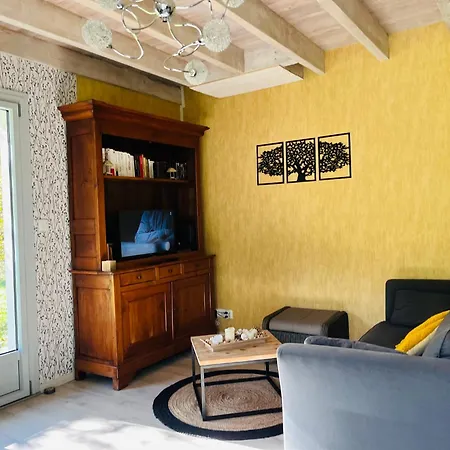 La Petite Maison-les Logis D'agaliaure Сasa de vacaciones *