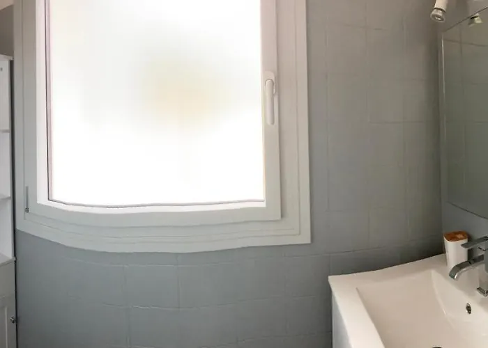 La Petite Maison-les Logis D'agaliaure Дом отдыха *