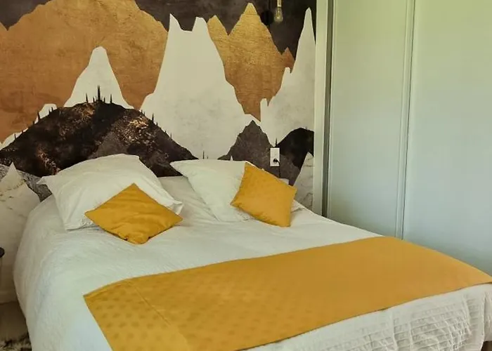 La Petite Maison-les Logis D'agaliaure Дом отдыха