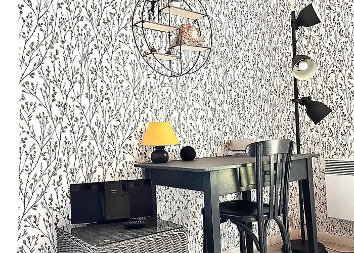 La Petite Maison-les Logis D'agaliaure Chateau-Verdun